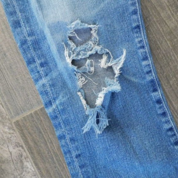AG The Prima Crop Cigarette Distressed at knees Jeans size 28 Light Denim - Picture 3 of 7